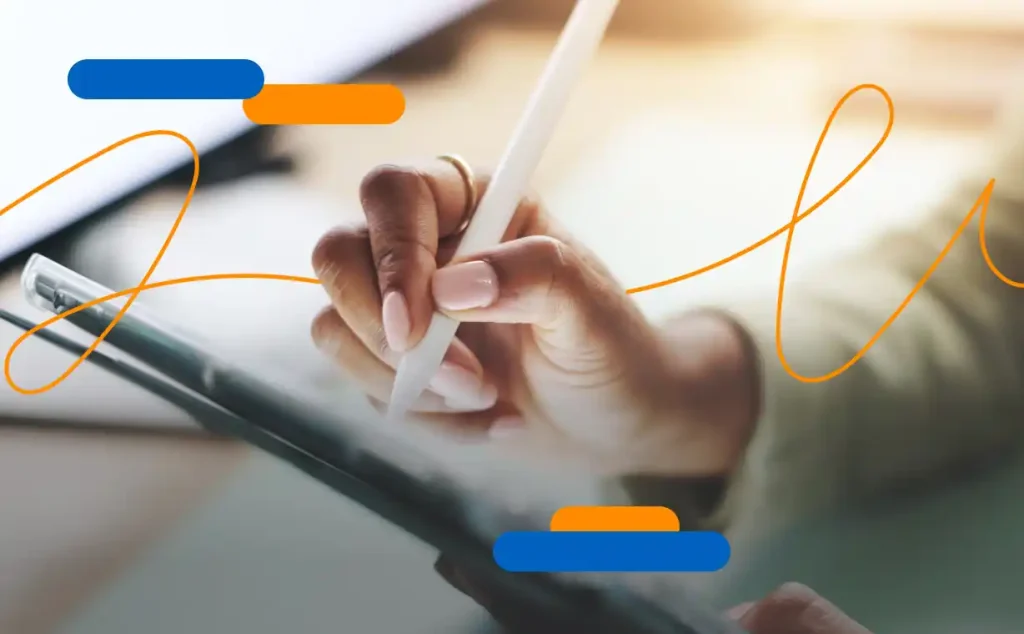 Persona firmando en tablet con lápiz en mano, representando la evolución de la firma digital en España