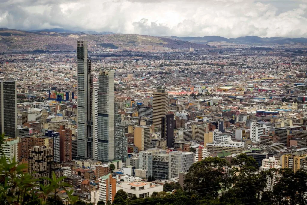 Ciudad de Bogotá nublada