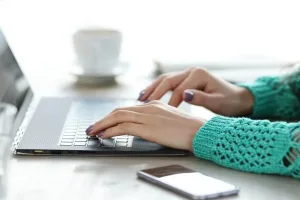 Viafirma y Venzia firman un acuerdo integrando la firma digital en la Suite AQuA