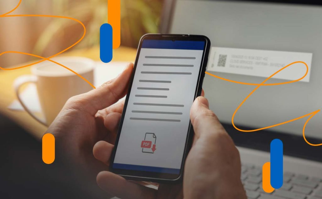 Persona escaneando un documento suscrito digitalmente con CSV desde el móvil mientras visualiza el código QR en la pantalla del móvil