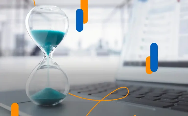 Hourglass on laptop symbolizing the deadline for obtaining certification for electronic invoicing in the Dominican Republic