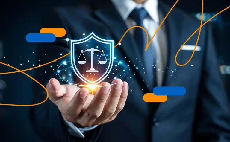 Abogado sosteniendo un icono de la justicia que representa la legalidad y seguridad de las firmas electrónicas, lo que demuestra su validez ante tribunales.