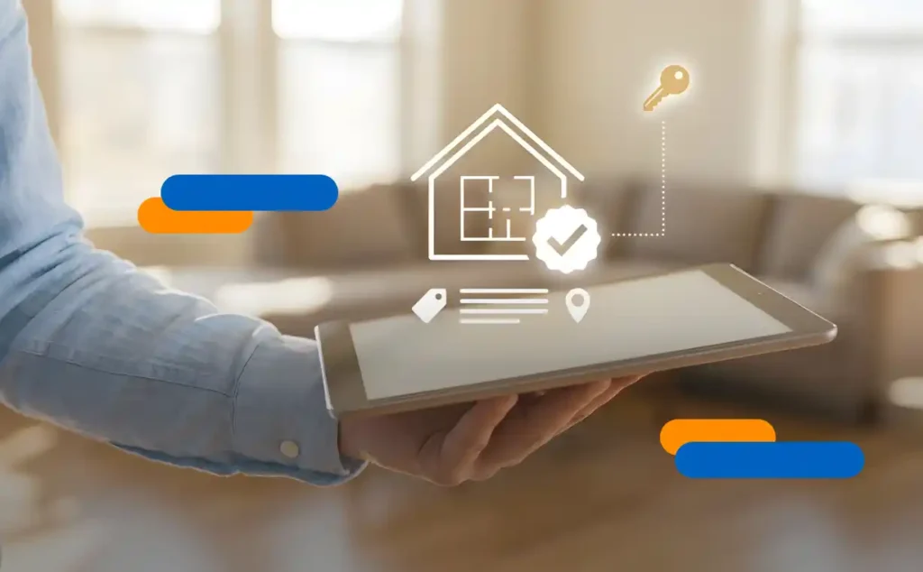 Persona sosteniendo una tablet con iconos digitales de una vivienda aprobada y una llave para la gestión de hipotecas digitales